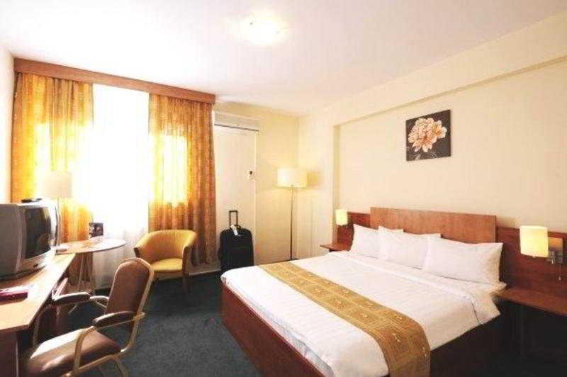Rin Express Hotel Otopeni Room photo